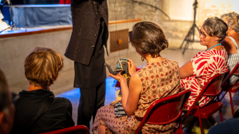 Petit cirque à l'Indienne, spectaclez de marionnette à fils